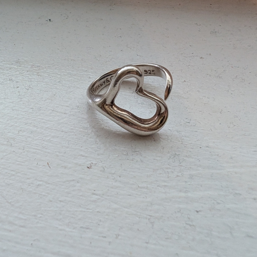 Tiffany & Co. Sculpted Silver Heart Ring Peretti Ring - Picture 2 of 5